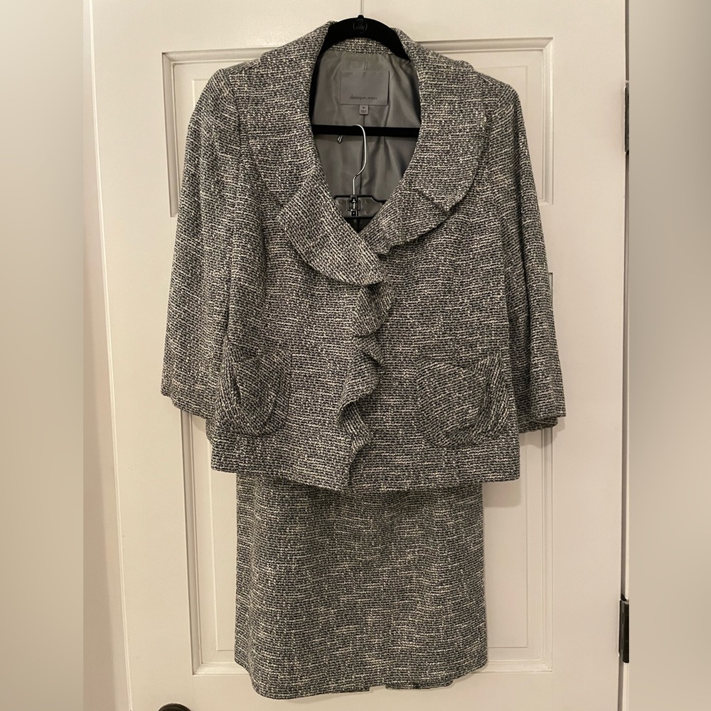 GUC Boucle Classiques Entier Skirt Suit set, size M/10